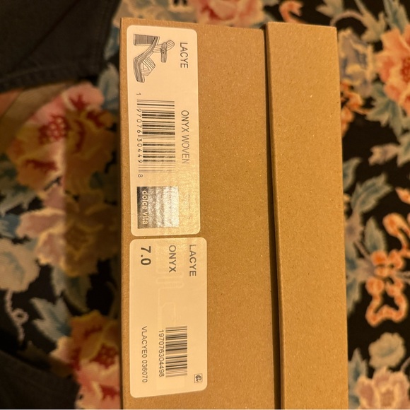 Elegant Black Platform Sandals - Picture 6 of 7